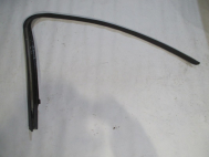 Уплотнитель стекла двери передней правой внутрен 1345303 4M51A201A18AF Форд Фокус 2 седан Х/Б - БУ