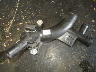 Тройник системы охлаждения Астра J Круз 1,4 литра TURBO 55565334, 25193922 под датчик, - БУ