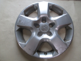 Колпак колесного стального диска R16 13257501 Опель Астра H эмблема Vauxhall - есть потертости, - БУ