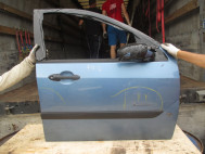 Дверь Форд Фокус 1 передняя правая 1132675, 1064221 Все - БУ Голубая F016 в Сборе дефект на фото