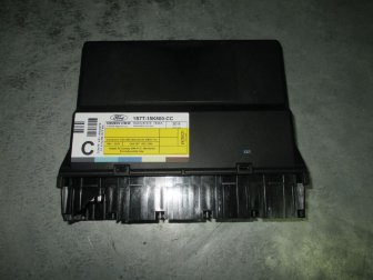 Блок управления центральным замком Форд Фокус 1 1S7T15K600CC 1.8-2.0л, - БУ отломан кусок пластика