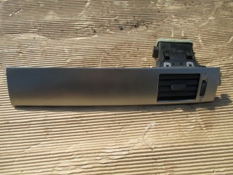 Накладка торпеды Ниссан Тиида С11 правая 68760EL00A с 2007г с дефлектором Серебро, - БУ