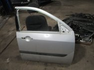 Дверь Форд Фокус 1 передняя правая 1132675, 1064221 Все - БУ Голая Серебро F-1