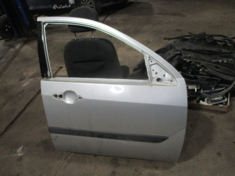 Дверь Форд Фокус 1 передняя правая 1132675, 1064221 Все - БУ Голая Серебро F-1