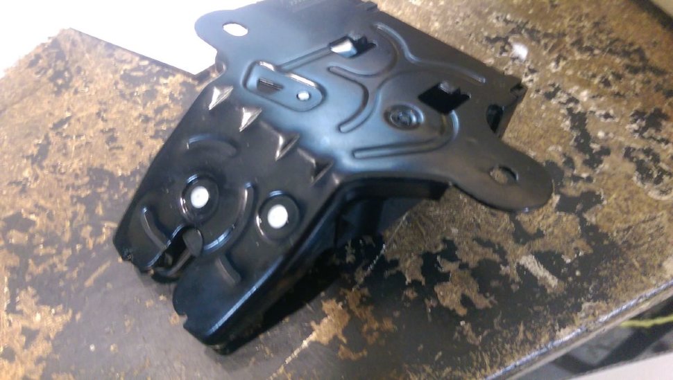 Замок крышки багажника 13501988 13513995 Авео Т300 Круз Кобальт Астра J ...