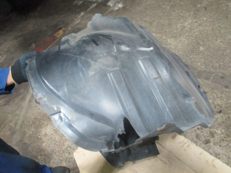 Подкрылок передний правый 63842BA60A Ниссан Жук F15 с 10 по 14г - БУ Есть трещина и куска не хватает