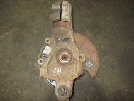 Кулак Ленд Ровер Фрилендер 2 задний - левый с 2007 по 2014г LR006963 - со ступицей, - БУ