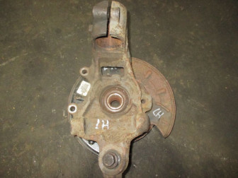 Кулак Ленд Ровер Фрилендер 2 задний - левый с 2007 по 2014г LR006963 - со ступицей, - БУ