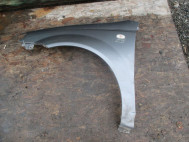 Крыло Шевроле Авео Т200 переднее левое 96540887 - БУ Серое L088 вмятина
