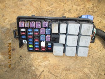 Блок предохранителей Шевроле Лачетти - плато без верхней крышки 96451740, - БУ