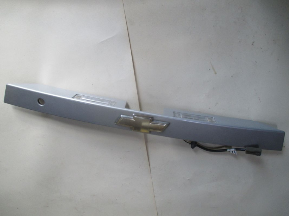 Накладка крышки багажника 96545779 Лачетти Хэтчбек с фонарями и ...