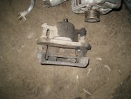 Суппорт Форд Фиеста 6 - Скоба переднего суппорта левого 1883040, 1550215 с 08 по 2017г, - БУ