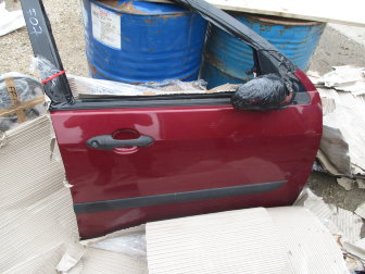 Дверь Форд Фокус 1 передняя правая 1132675, 1064221 Фокус 1 Все, - БУ Вишня F0-7 в Сборе Без зеркала