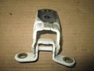 Петля двери 824211KA0A передней правой верхняя, передней и задней левой нижняя Ниссан Жук F15 - БУ