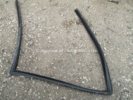 Уплотнитель стекла двери Ленд Ровер Фрилендер 2 задней левой LR001738 наружний 07-14г, - БУ