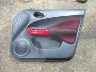 Облицовка двери передней правой 809001KK1B Ниссан Жук F15 - БУ