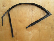 Уплотнитель стекла передней правой двери 6Q3837432F Фольксваген Поло 01-10г Купе 3-х дв, - БУ
