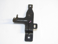 Кронштейн 55580011 - Датчика детонации и жгута блока управления мотором Шевроле Авео Т300 Круз - БУ