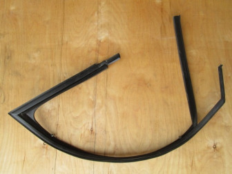 Уплотнитель стекла передней левой двери 6Q3837471B Фольксваген Поло 01-10г Купе 3-х дв, - БУ