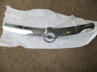 Решетка радиатора 1400746 13142522 накладка хромированная Опель Астра H до 2007г - есть ДЕФЕКТ - TKY