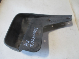 Брызговик Опель Антара передний правый с 2007 по 2015 год 96804107, 4807789 - ТРЕЩИНА RO-7 - БУ