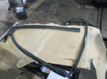 Уплотнитель стекла двери 95215384, 95971337 Шевроле Спарк М300 передней левой, - БУ 