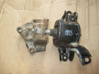 Опора КПП левая 218321R200 Киа Рио 3 Хендай Солярис с 2011 года с кронштейном - БУ