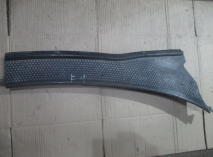 Панель под лобовым стеклом Форд Фокус 1 - Жабо правое 1136383 1M51A02216BB 98ABA02216 - СКОЛЫ! - БУ 