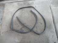 Уплотнитель проема крышки багажника Форд Фокус 1 Хэтчбек 1060433, 1068568, 1091861 - БУ