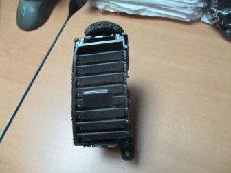 Сопло воздуховода торпеды центральное правое 68750EL00A 68750EL00B Ниссан Тиида С11 с 2007 года - БУ