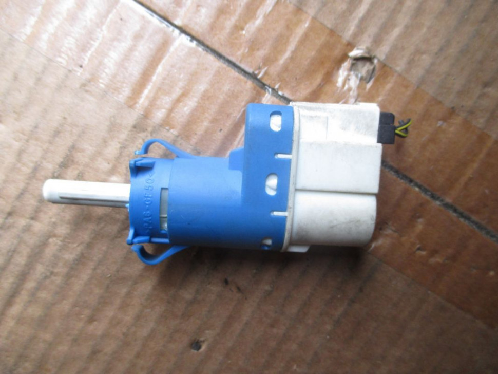 Датчик стоп-сигнала 3M5T9C872AC Форд Фиеста 5 Фокус 2 - Синий, - БУ ...