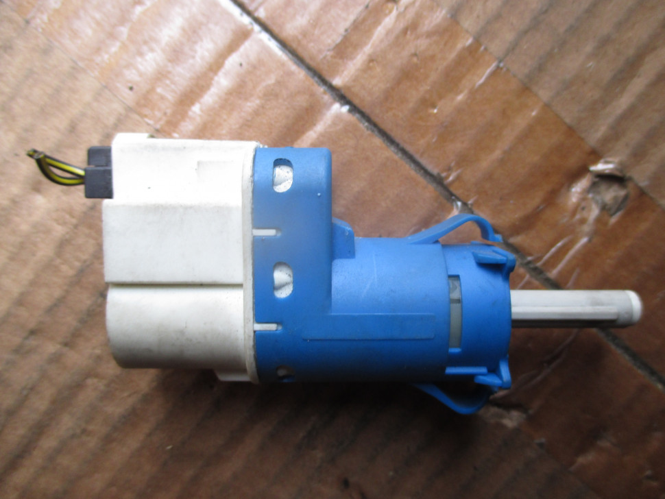 Датчик стоп-сигнала 3M5T9C872AC Форд Фиеста 5 Фокус 2 - Синий, - БУ ...