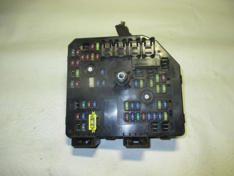 Блок предохранителей салонный 95137849 95381499 4820802 7849U Опель ...