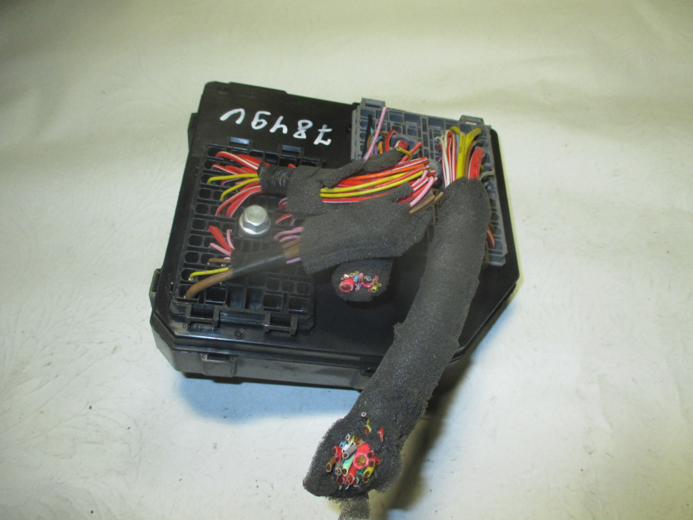 Блок предохранителей салонный 95137849 95381499 4820802 7849U Опель ...