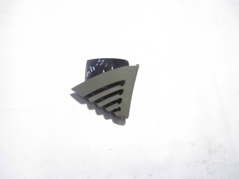 Сопло воздуховода торпеды наружнее 2M5118C534AAW левое передней панели Форд Фокус 1, - БУ