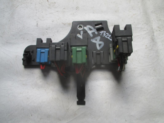 Блок предохранителей 13222872 314327891 Опель Астра H Зафира B - VA-8, - БУ
