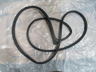 Уплотнитель двери 808311KA0A передней левой Ниссан Жук F15 с 10 по 14г - БУ