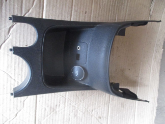 Консоль - Накладка консоли 1810051, 1798193, C1BBA044C74A Форд Фиеста с 2012г, - БУ