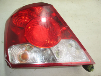 Фонарь задний левый Шевроле Авео Т200 Хэтчбек 96540268 - есть ДЕФЕКТ - скол слева внизу -  БУ