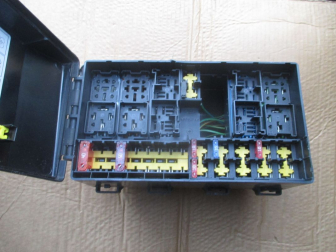 Блок предохранителей под капотом 98AG14A142AD 1126245 Форд Фокус 1 FF-63 - есть трещина, - БУ