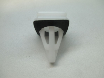 Клипса пистон 94530757 молдинга порога Шевроле Каптива C100 Эпика - 1 штука, - GM