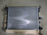 Радиатор охлаждения Форд Фокус 1 с АК и МКПП на 1,4-2,0 литра 1093713 - БЕЗ кондиционера, - Termal