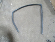 Уплотнитель стекла двери задней правой 1229757 2M5Z5425766AA Форд Фокус 1 Седан и Хэтчбек - БУ