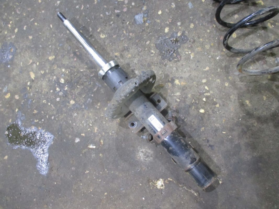 Амортизатор передний Фольксваген Поло Шкода Фабия левый или правый ...