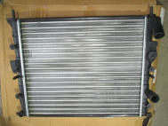 Радиатор охлаждения Рено Логан с МКПП без кондиционера 7700836301, 7700838134 7701352603 - Van Wezel