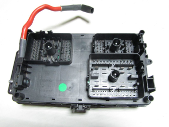 Блок предохранителей 95938113 13222782 моторный Шевроле Круз Опель Астра J - ДЕФЕКТ крышки - БУ