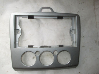 Накладка магнитолы и управления печки 4M5118522ADW Форд Фокус 2 до 2008 г, - БУ