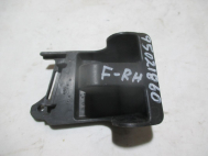 Кронштейн бампера переднего центральный правый 95021860 Шевроле Круз - БУ