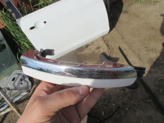 Ручка двери наружная большая 1457760 1484760 передней и задней Форд Фокус 2 - Хром, - БУ Белая