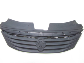 Решетка радиатора 8200752748 Рено Логан с 2004 по 2015 г, - Renault